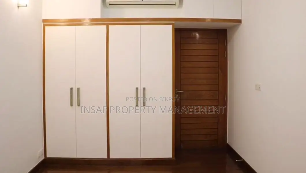 Furnished 4bdrm Apartment in Gulshan for sale in Gulshan