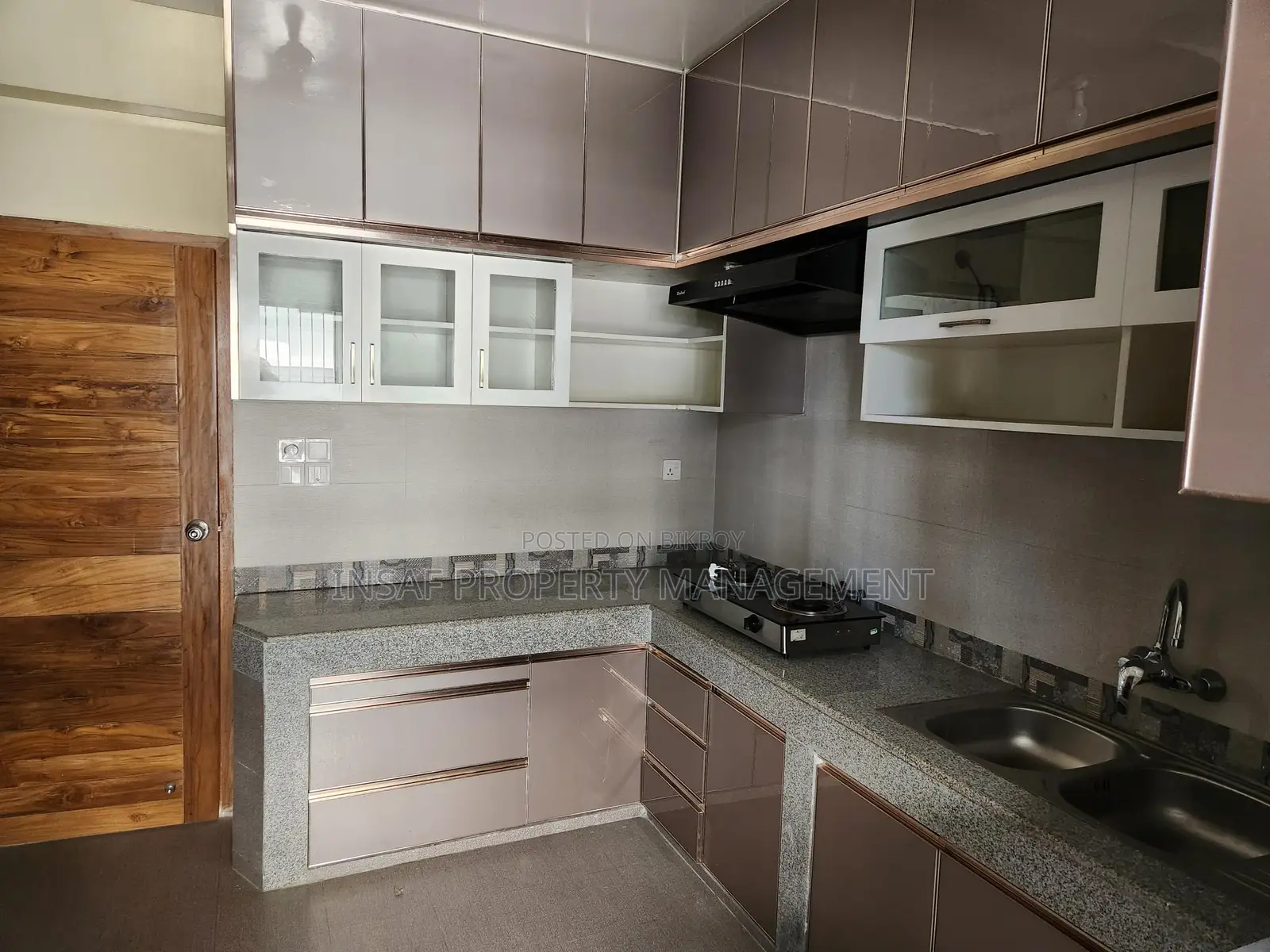 Furnished 4bdrm Apartment in Gulshan for sale in Gulshan