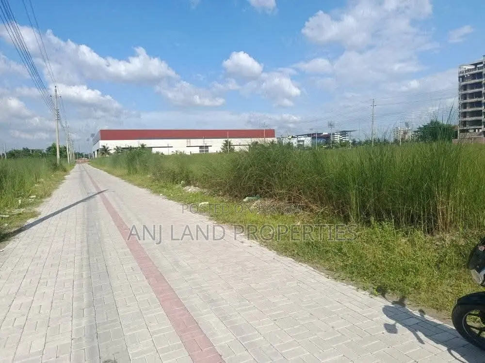 N-Block 3-Katha South 40/25 Foot Road Corner Plot Sale in Basundhara