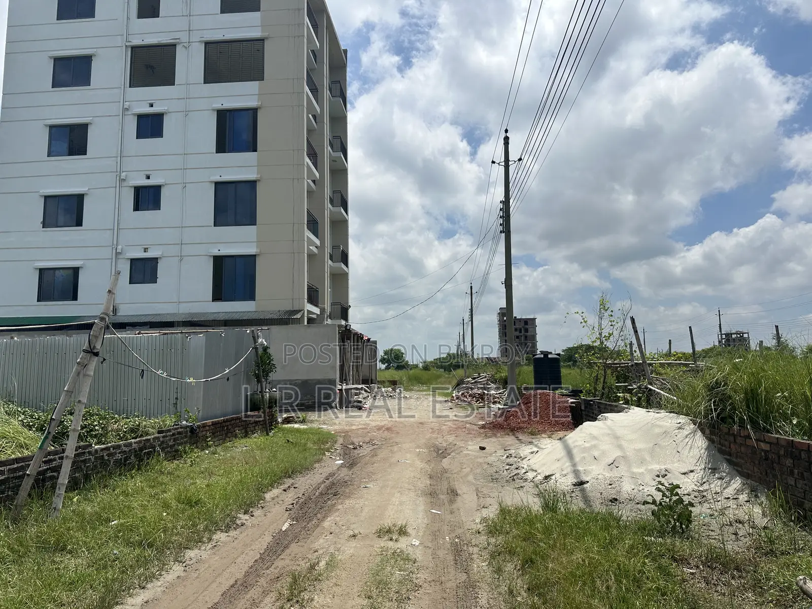 N-Block, (3+3)=6 Katha, South-Face, Urgent Sell Bashundhara R/A in Basundhara