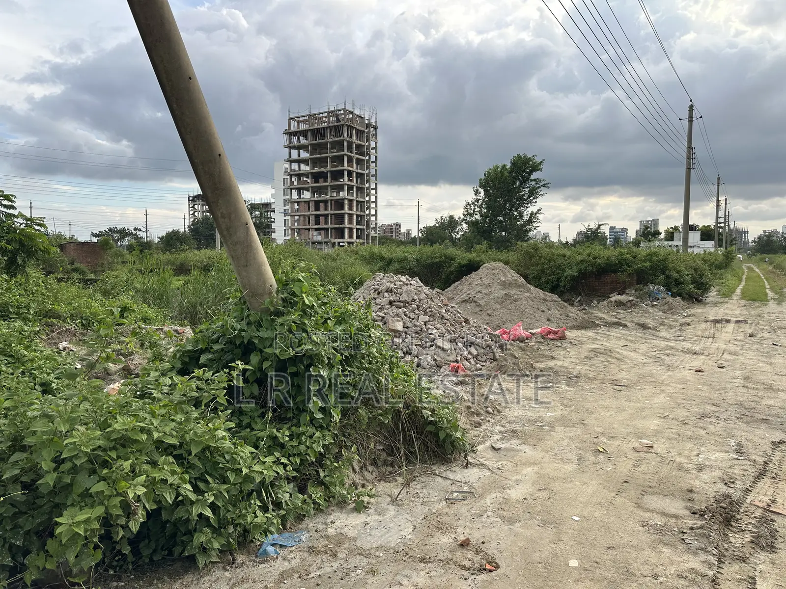 N-Block, 3 Katha, South-Facing, Central Mosque, Bashundhara R/A in Basundhara