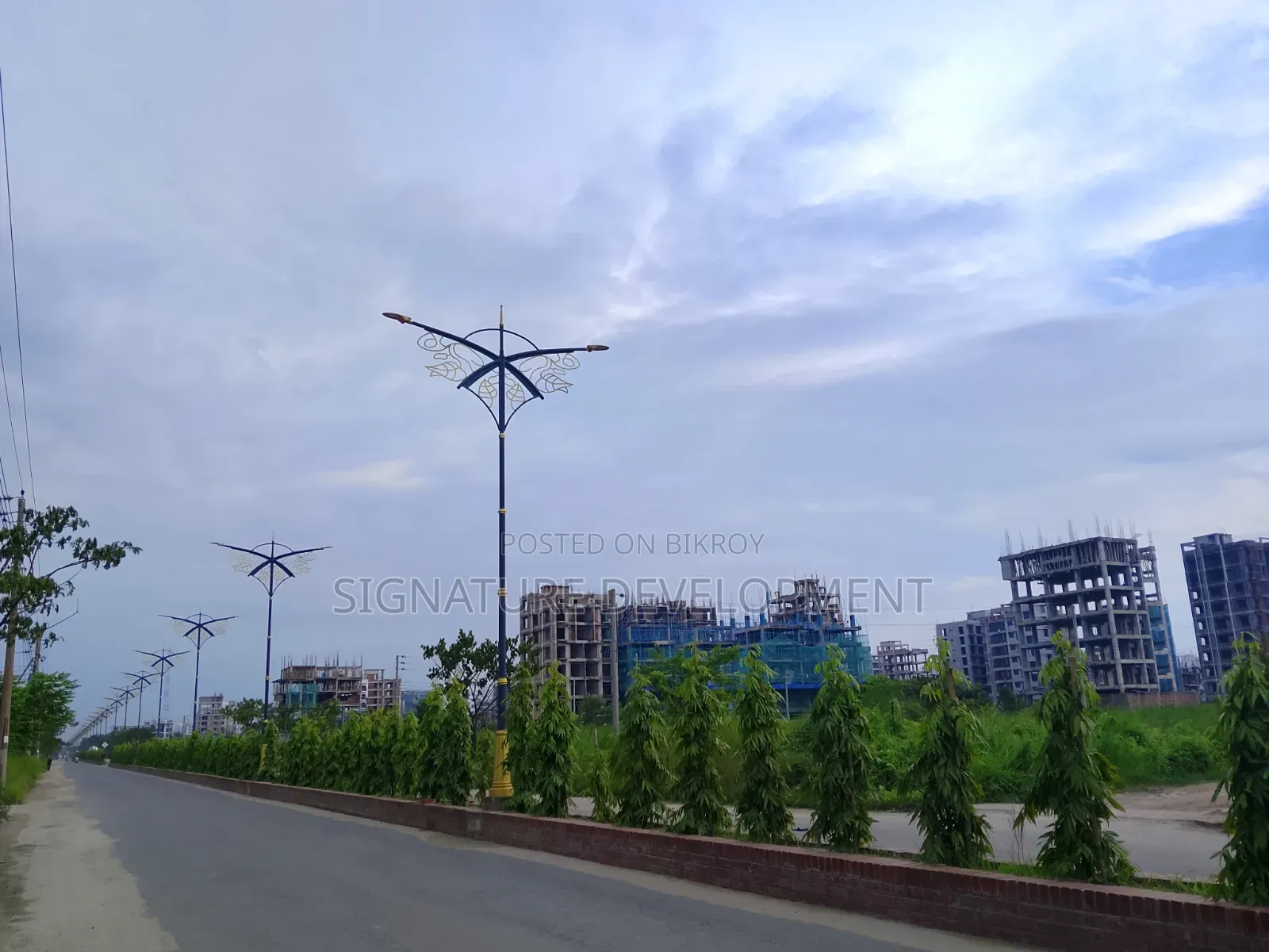 Block-L//3 Katha//Near 130 Feet Road//Plot Sale in Bashundhara R/A in Basundhara