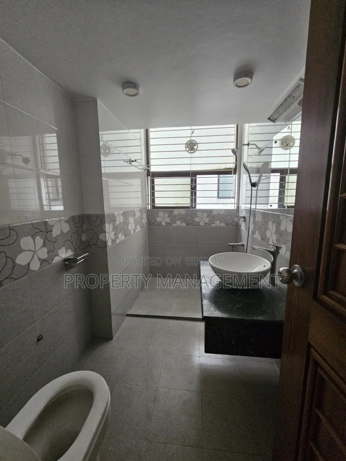 Office for Rent in Baridhara Diplomatic Zone in Baridhara