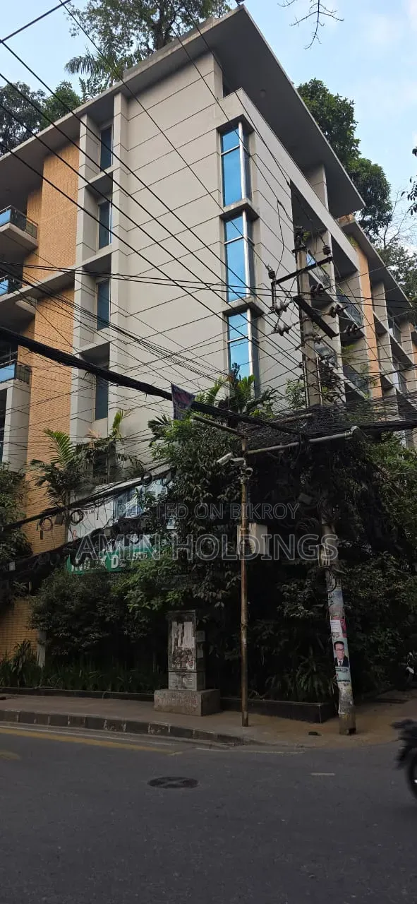 5-storey building for sale on 5.80 katha of land in Baridhara Diplomatic Zone in Baridhara