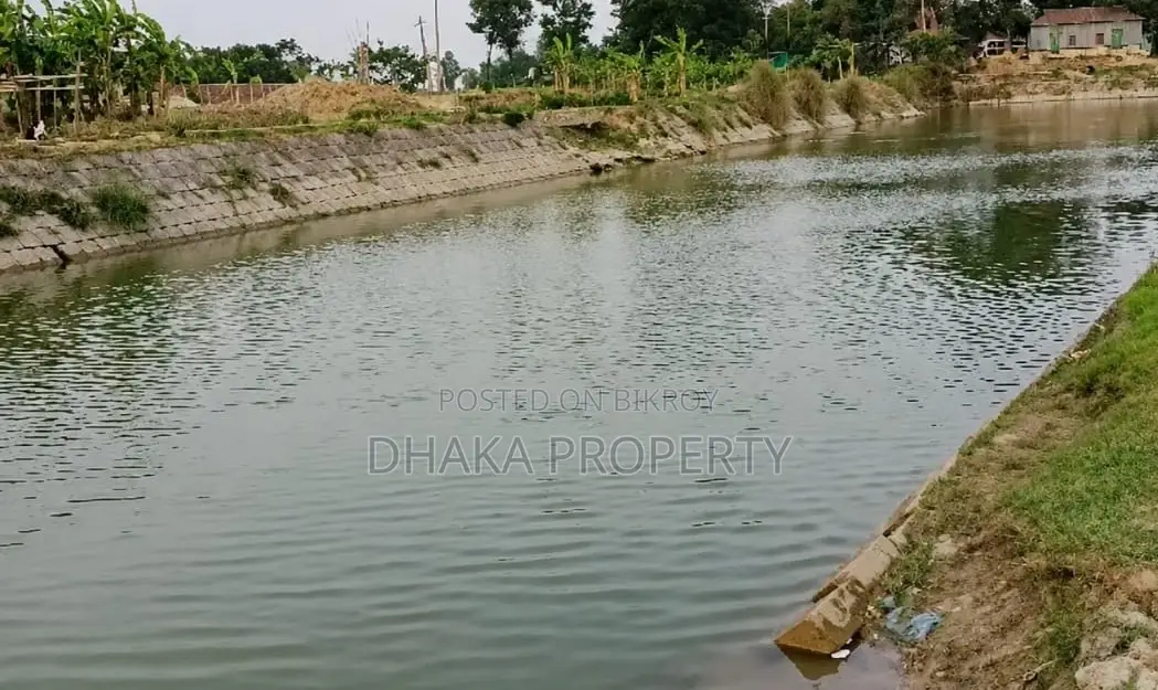 Corner Lake View 5 Katha North at Sector-7 in Purbachal