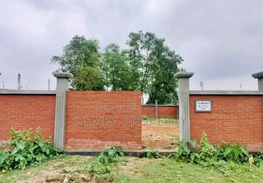 Nearby 300ft 5 Katha Park North at Sector-15. in Purbachal