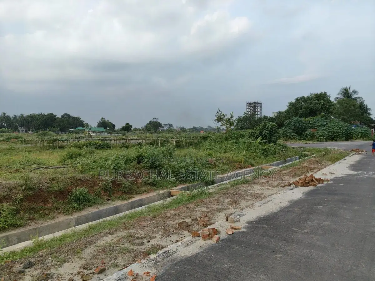 Near 100 Ft Road: 3 Katha Plot, Purbachal Sector 28 in Purbachal