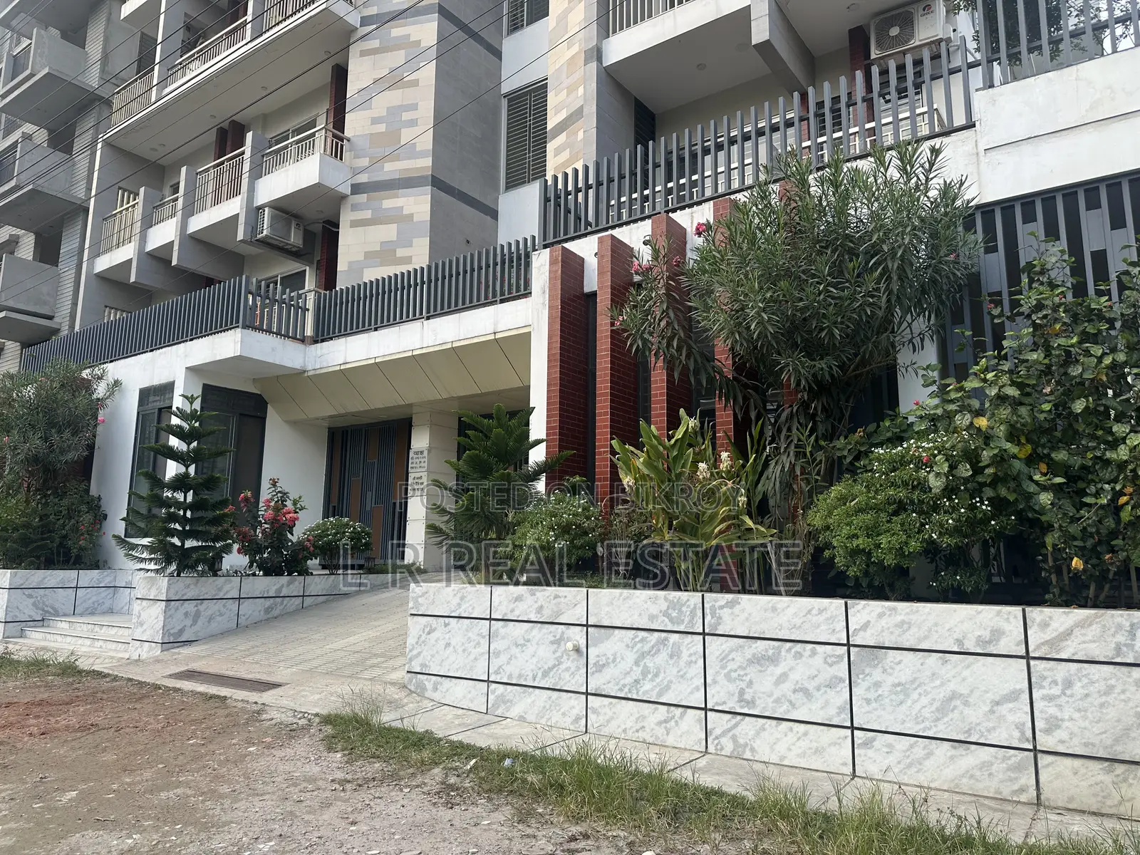 M-Block, 3-Katha, South-Face, Near 300' Road, Bashundhara R/A in Basundhara