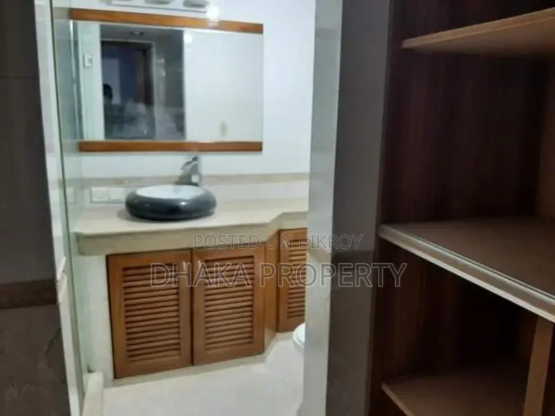 2450sqft Un Furnished Apartment Rent in Gulshan in Gulshan
