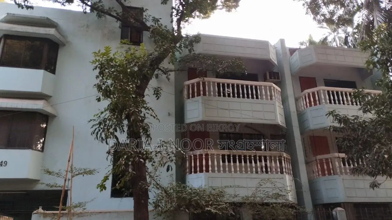 3-story old house with 10 katha land for sale in Dhanmondi in Dhanmondi