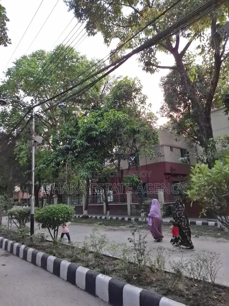 BARIDHARA DIPLOMATIC ZONE 8.25 KATHA LAND SALE in Baridhara