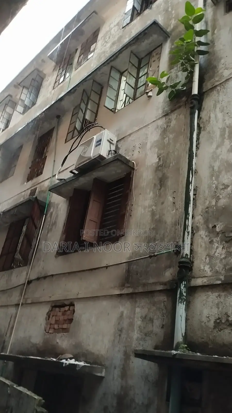 House on 8.5 Katha Land in West Dhanmondi with Monthly Income Opportunity of 2 Lakh BDT in Dhanmondi