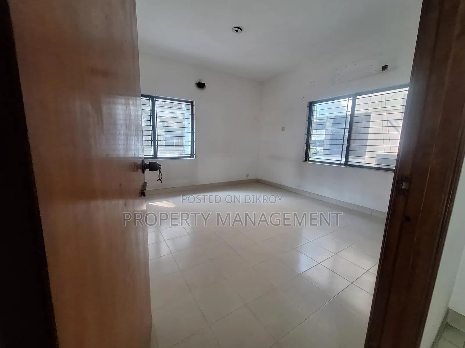 2300 Sqft Office Space for Rent in Gulshan 1 with Nice View in Gulshan