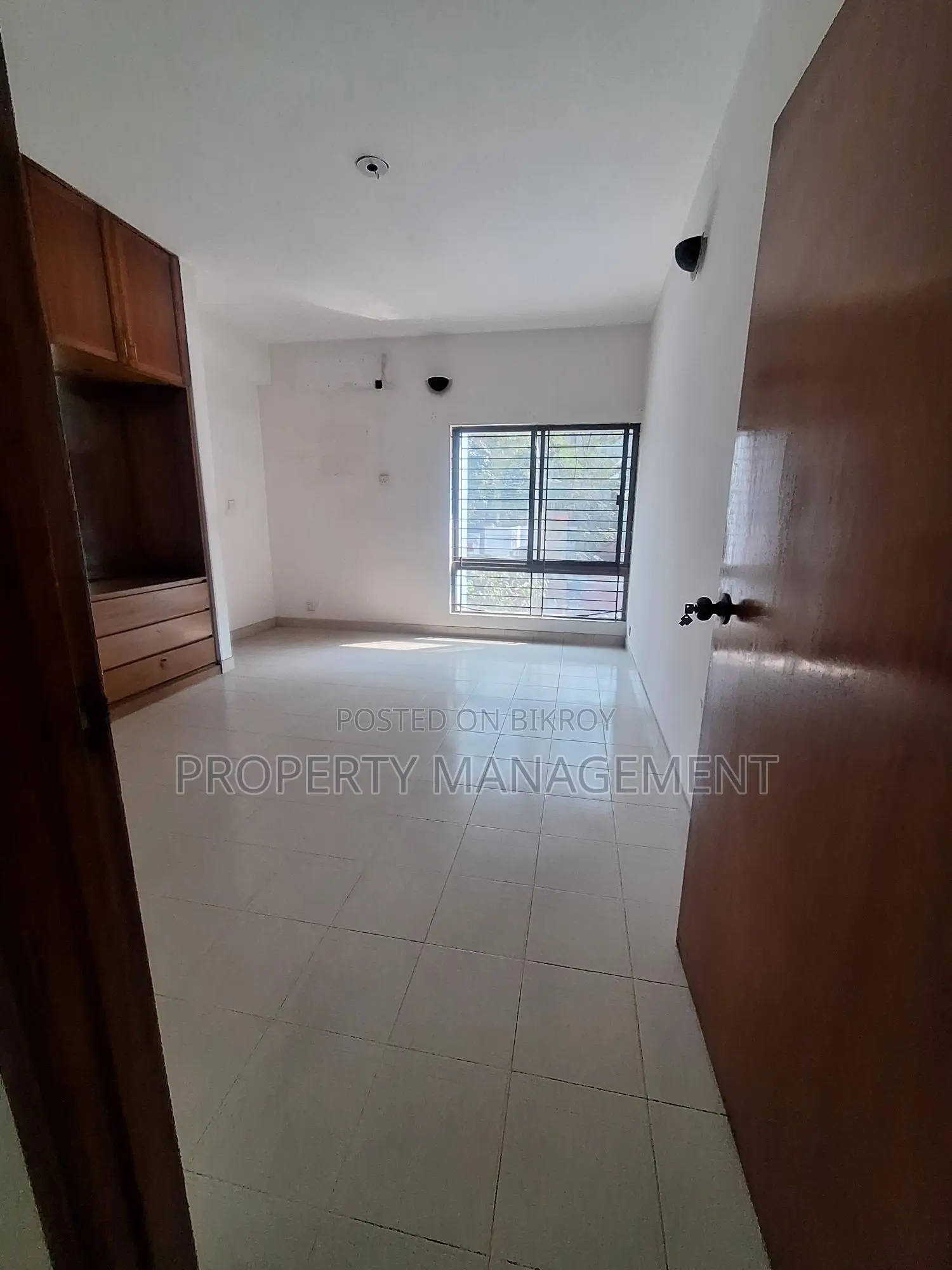 2300 Sqft Office Space for Rent in Gulshan 1 with Nice View in Gulshan