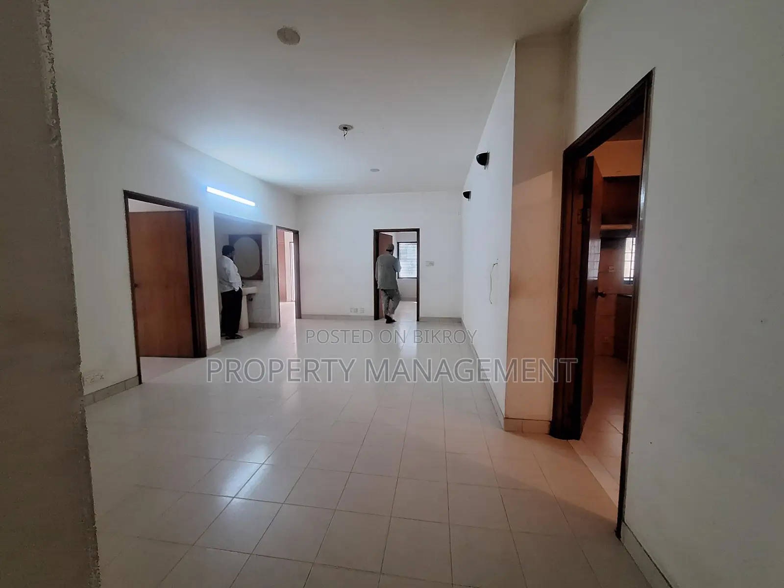 2300 Sqft Office Space for Rent in Gulshan 1 with Nice View in Gulshan