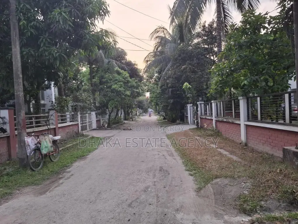 BARIDHARA SOUTH FACING 8.25 KATHA LAND SALE in Baridhara