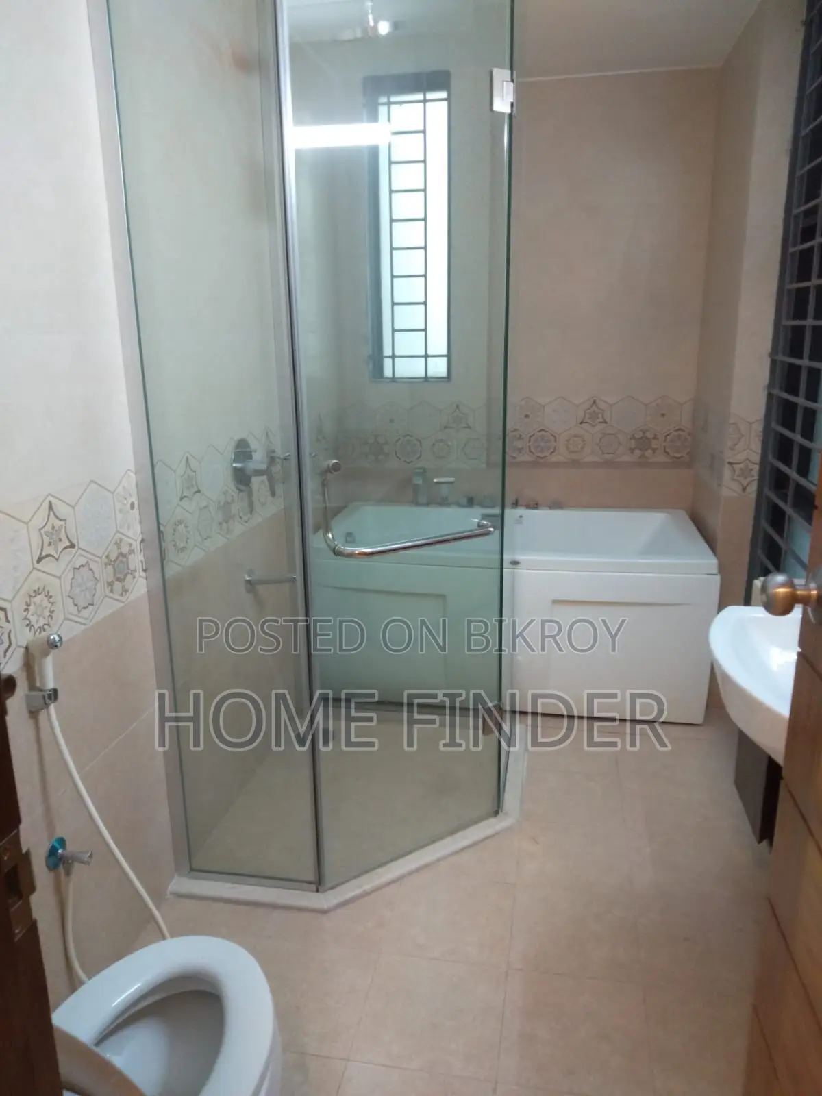 Start Living In This Nice Flat Of 2900 Sq Ft For Rent Located At Gulshan in Gulshan