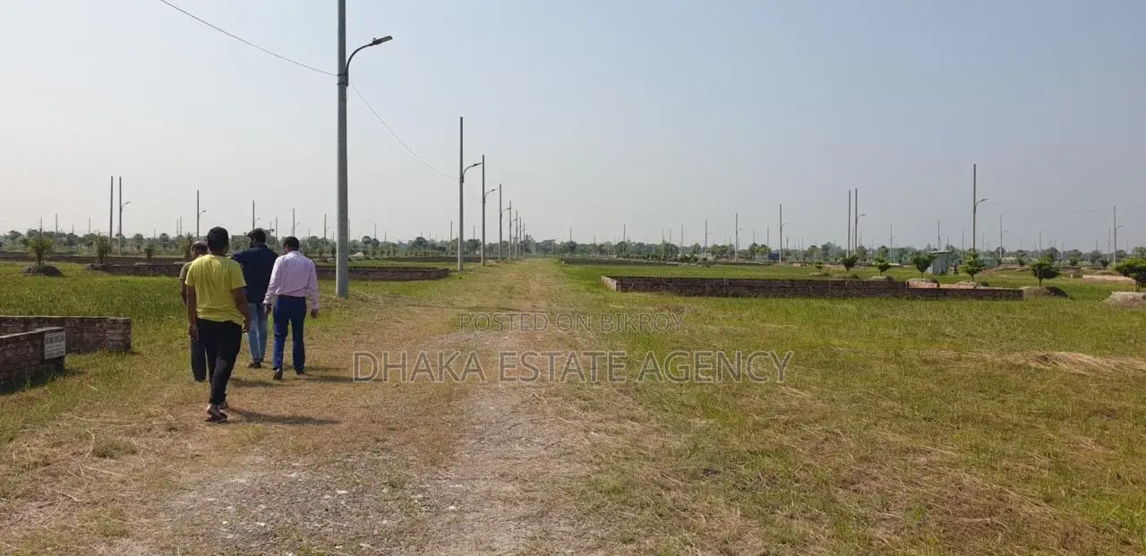 8 Katha Land on 100ft Madani Avenue in Badda