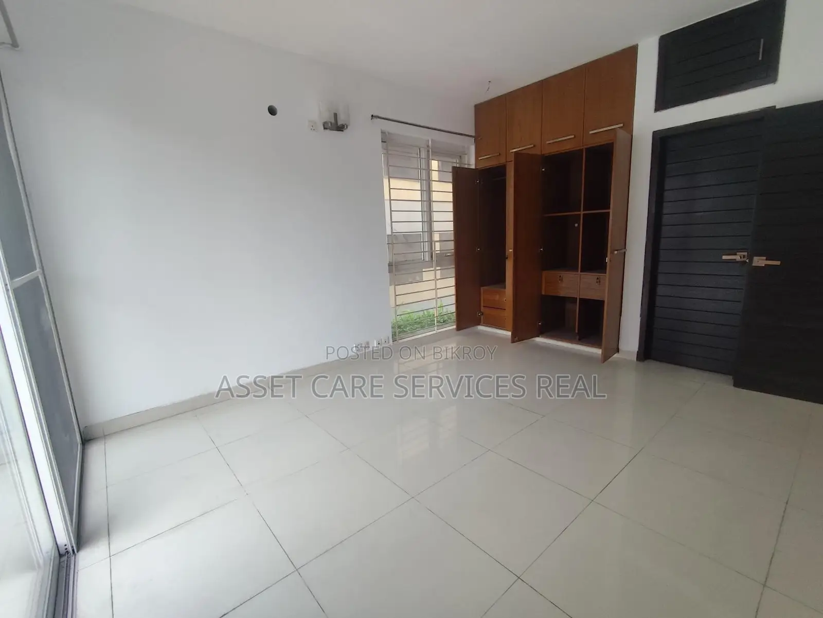 3-Bed Semi-Furnished Apartment for Rent in Baridhara Diplomatic Zone in Gulshan
