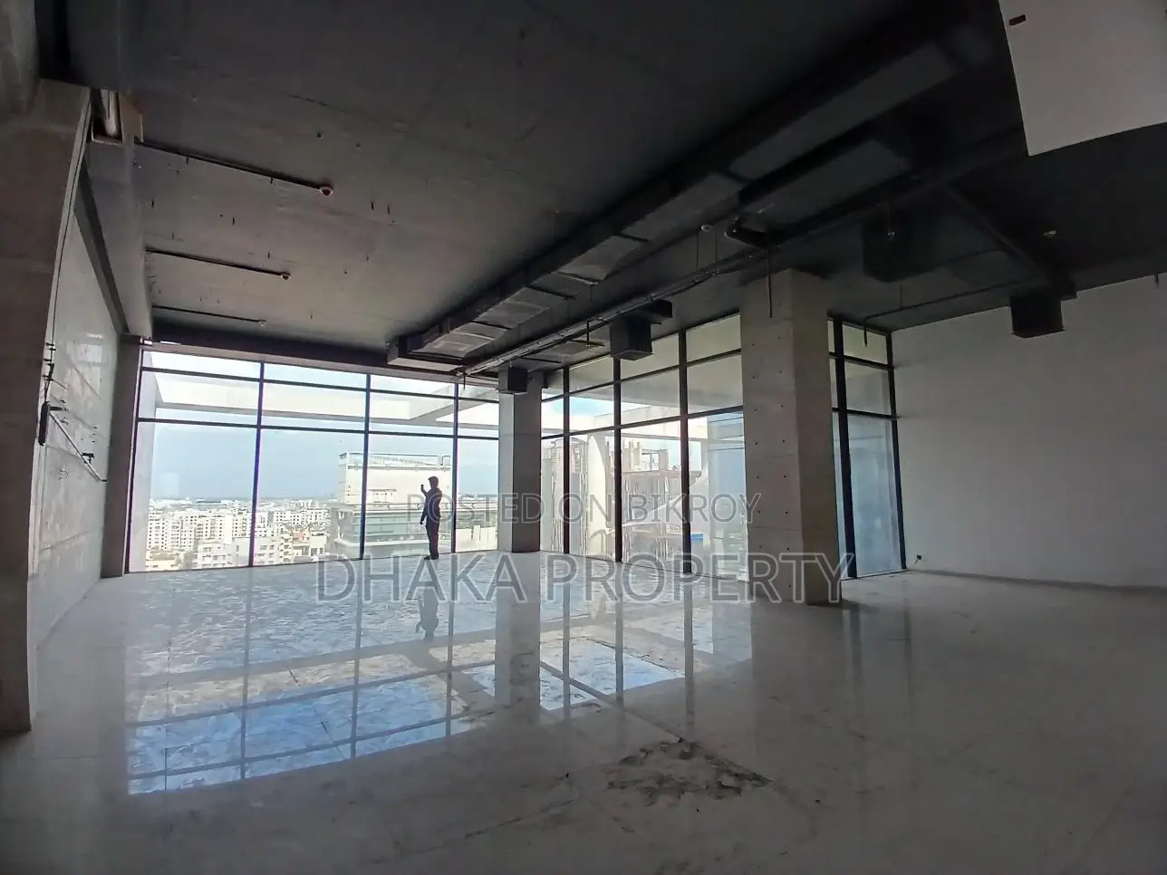 Luxury Office Space 2500SqFt. Rent at Gulshan 2 in Gulshan
