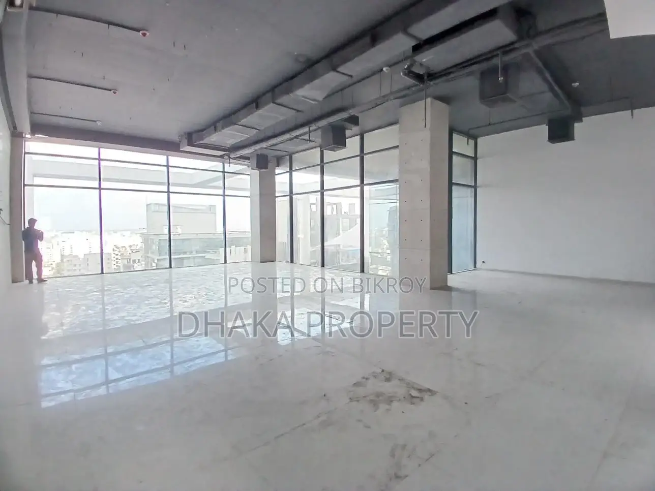 Luxury Office Space 2500SqFt. Rent at Gulshan 2 in Gulshan