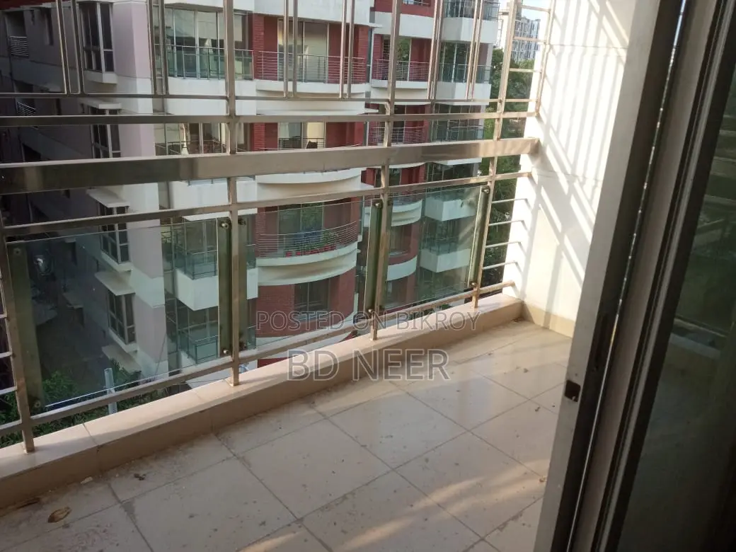 Nice Looking Unfurnish 3 Bed Room Apt Rent in Banani North in Banani