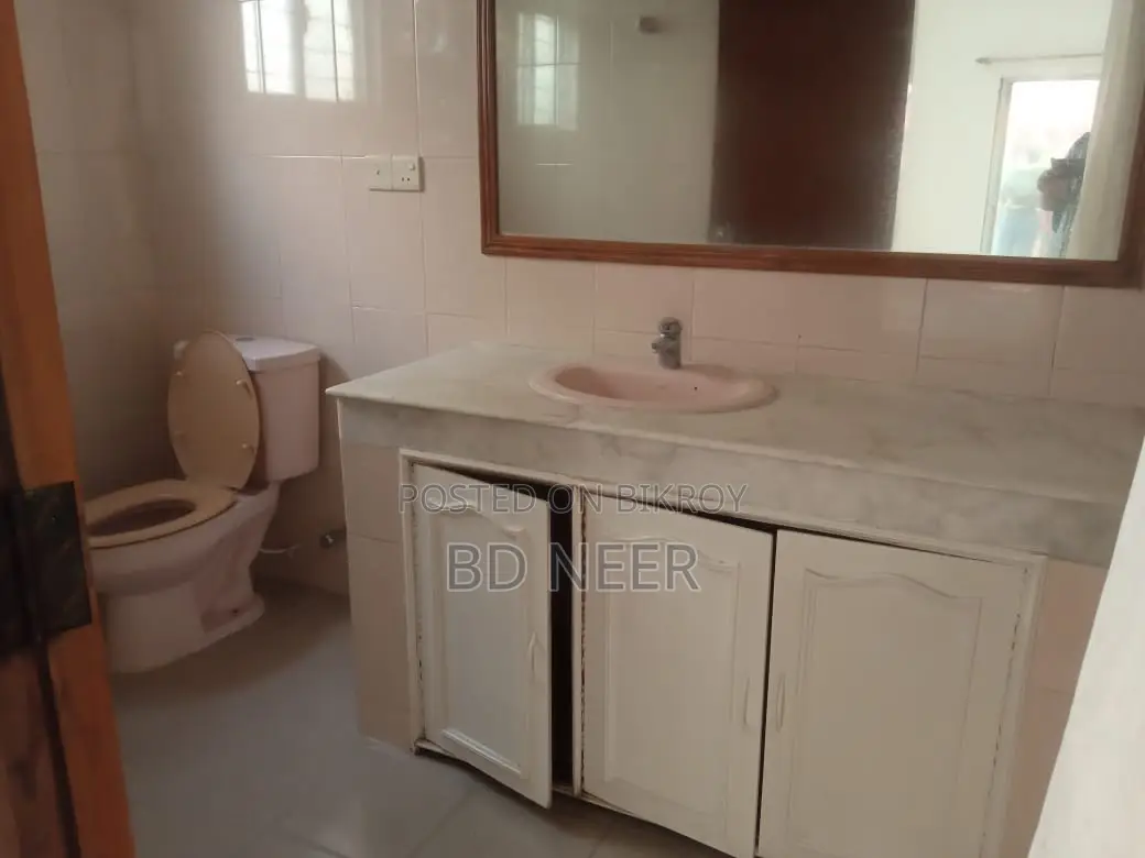 Nice Looking Unfurnish 3 Bed Room Apt Rent in Banani North in Banani