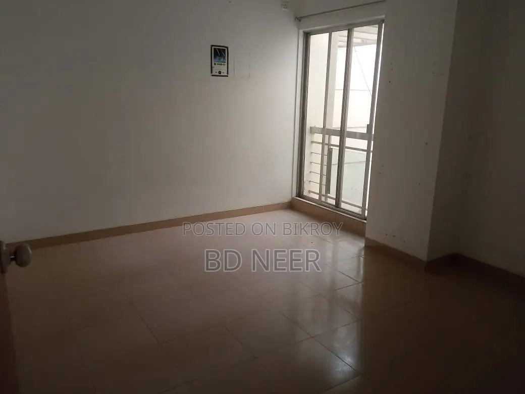Nice Looking Unfurnish 3 Bed Room Apt Rent in Banani North in Banani