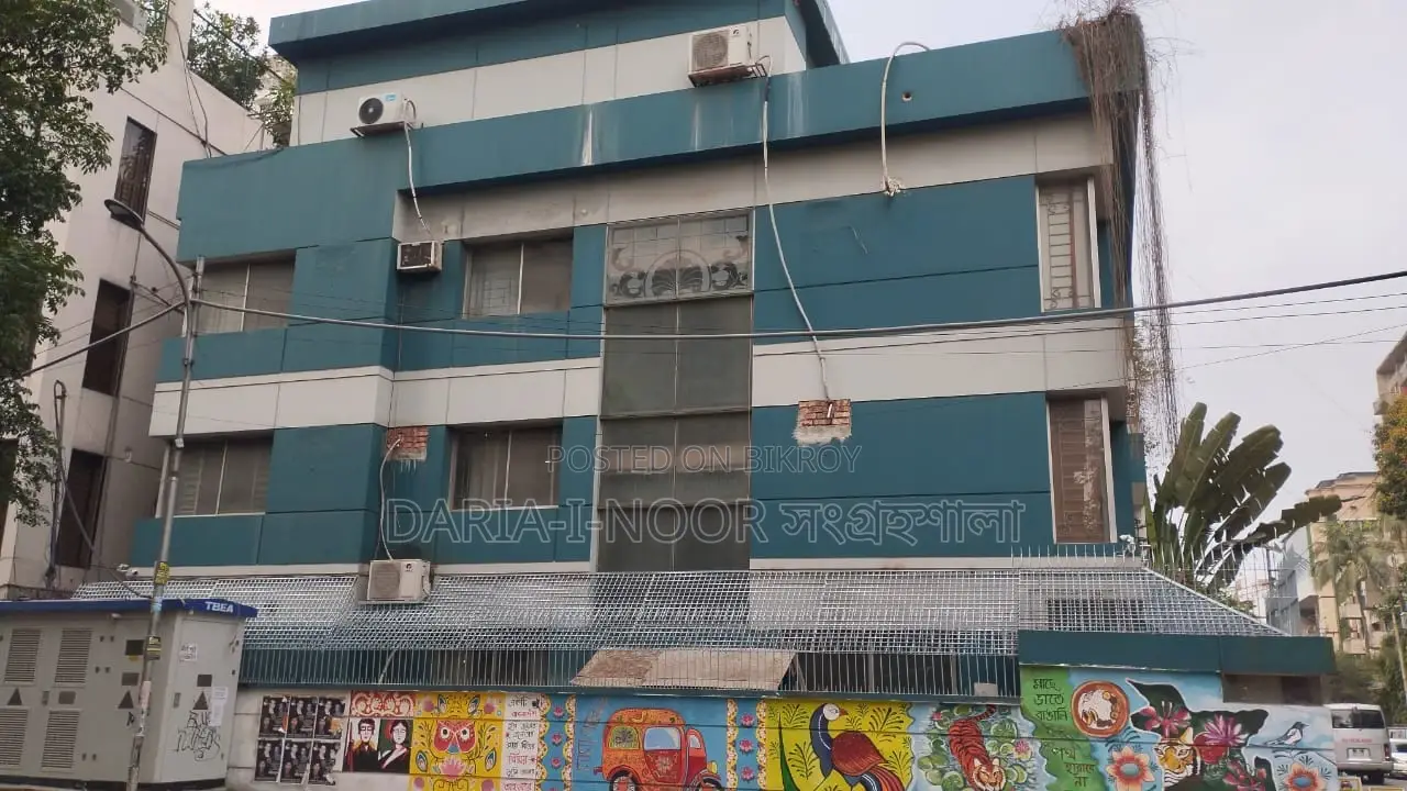 Old House for Sale on 4 Katha Land in Dhanmondi in Dhanmondi