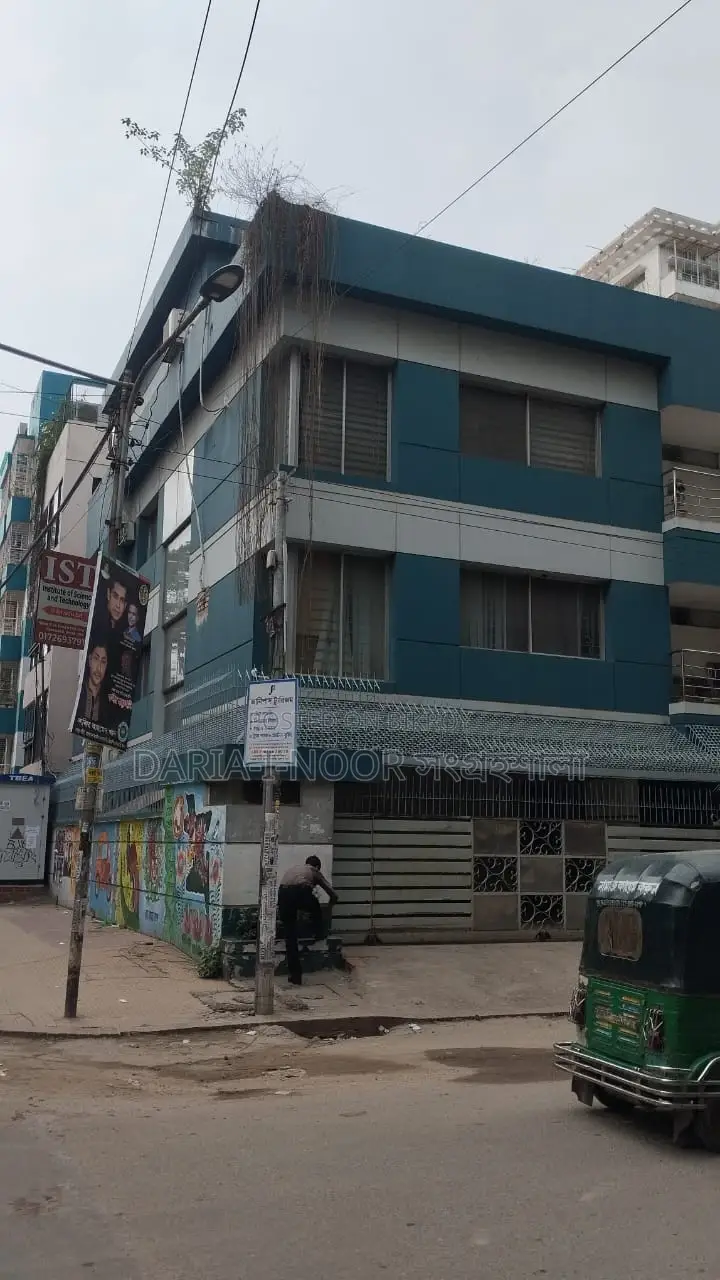 Old House for Sale on 4 Katha Land in Dhanmondi in Dhanmondi