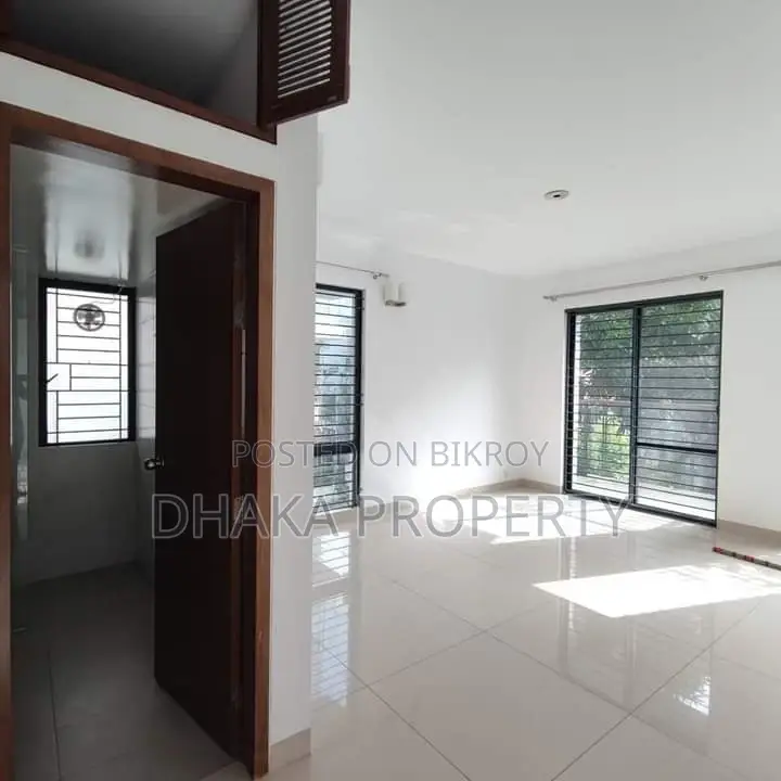 2700-Sqft Luxurious 3-Beded Apartment Rent in Banani in Banani