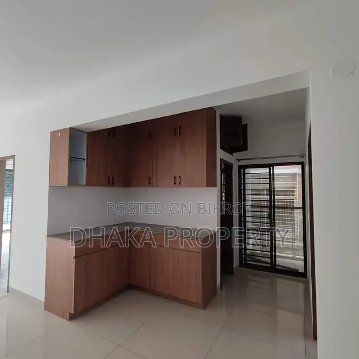 2700-Sqft Luxurious 3-Beded Apartment Rent in Banani in Banani