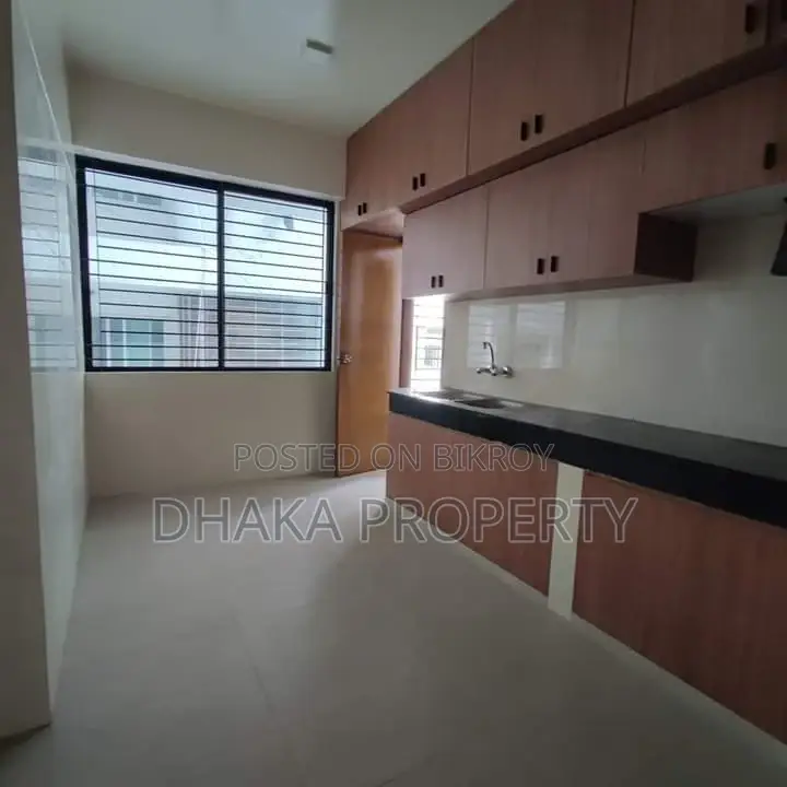 2700-Sqft Luxurious 3-Beded Apartment Rent in Banani in Banani