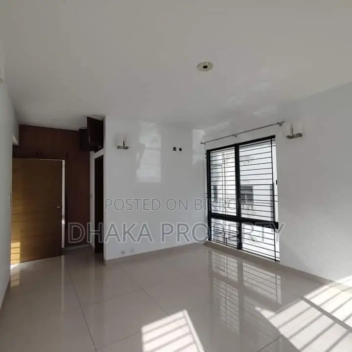 2700-Sqft Luxurious 3-Beded Apartment Rent in Banani in Banani