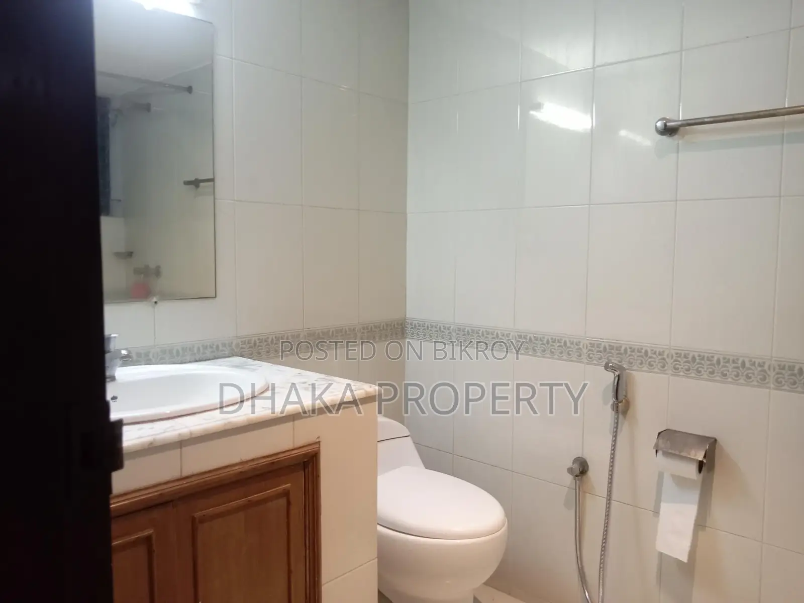 Full-Furnished 3200-Sqft 4 Bedrooms Apartment Rent in Baridhara in Baridhara