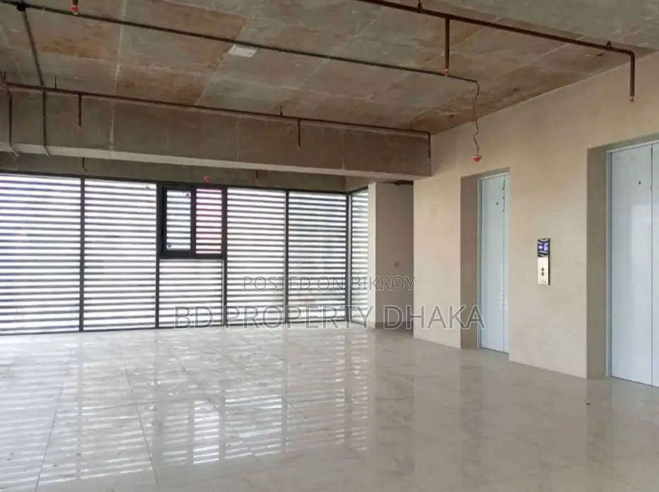 2500sqft nice open Commercial Space Rent in Gulshan Avenue in Gulshan