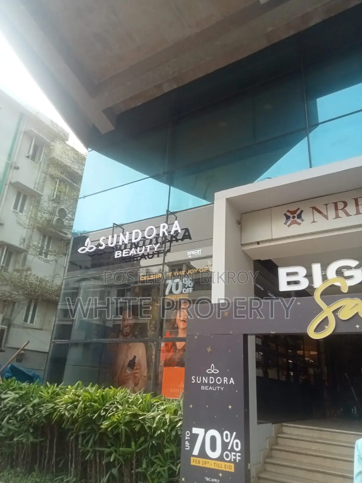 Dhanmondi Satmosjid Road Luxurious Commercial Space for Sale in Gulshan