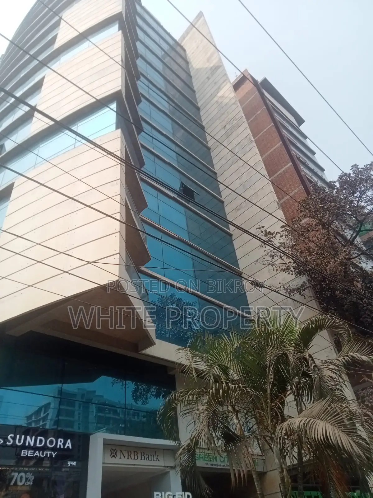 Dhanmondi Satmosjid Road Luxurious Commercial Space for Sale in Gulshan