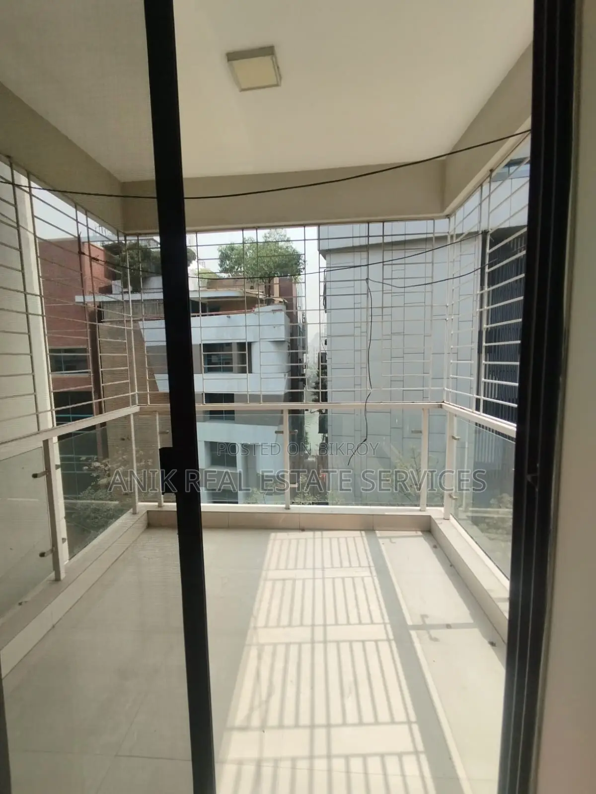 Good Quality 3 Bedroom Un Farnised Flat Rent At Gulshan 1 in Gulshan