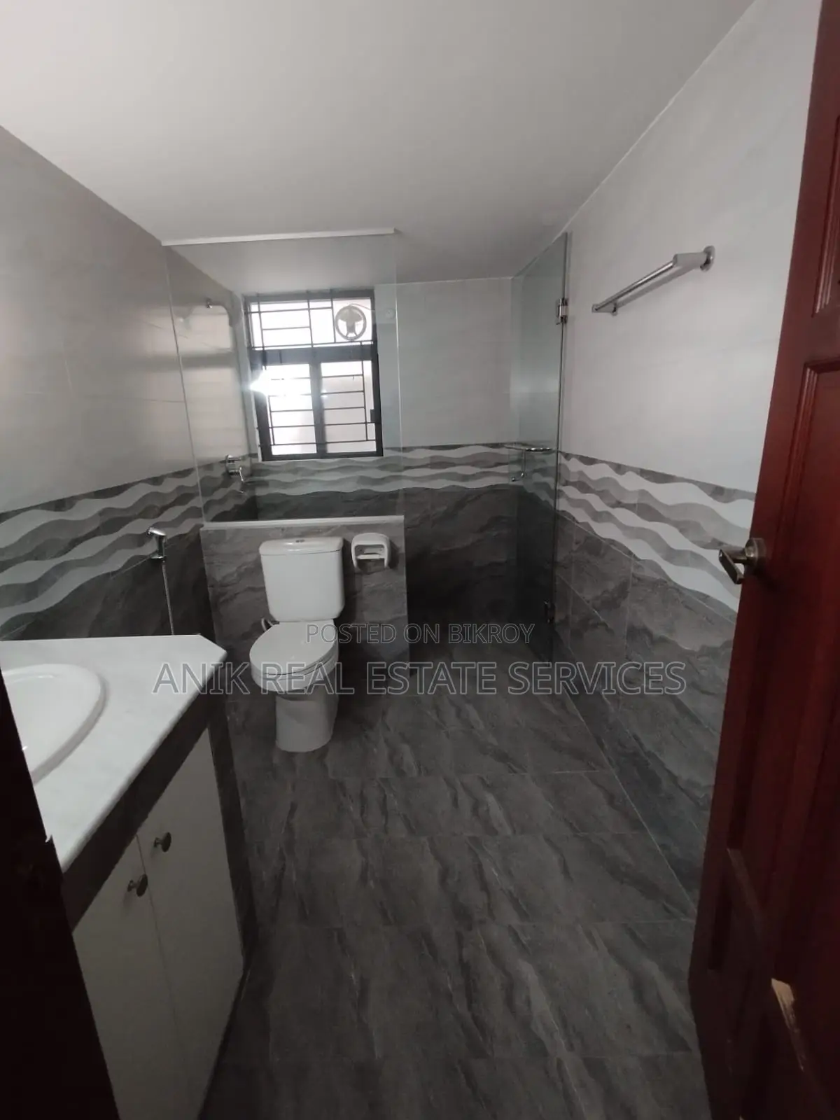 Swmming Pool Gym 4 Bedroom Un Farnised Flat Rent At Gulshan North in Gulshan
