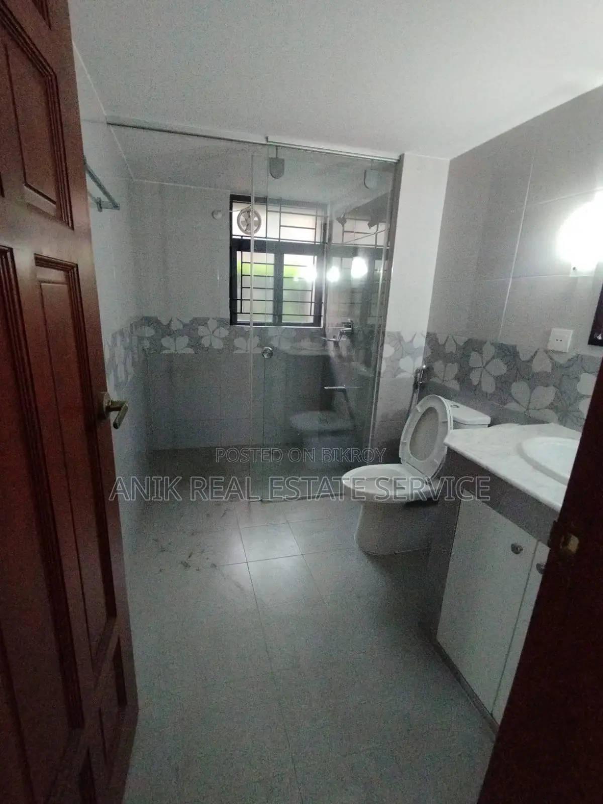 Swmming Pool Gym 4 Bedroom Un Farnised Flat Rent At Gulshan North in Gulshan