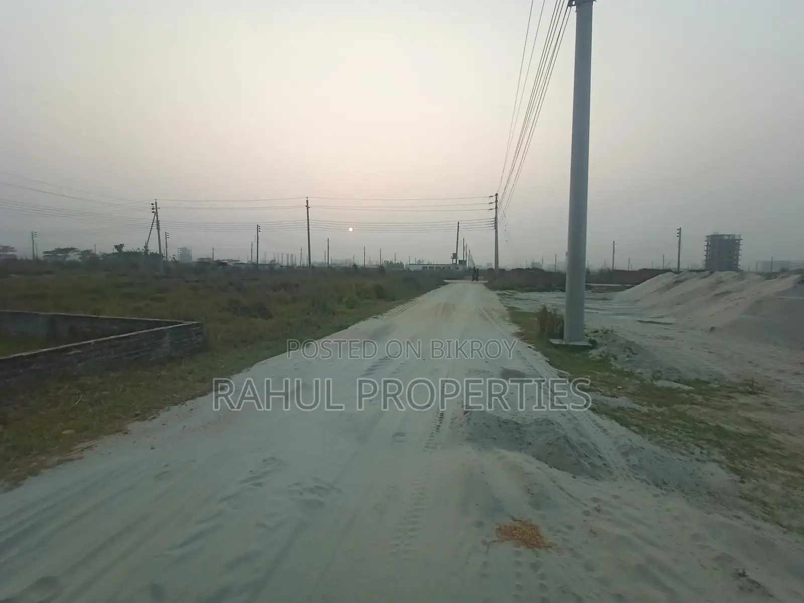 P Block- South Face Land Sale In Bashundhara R/A in Basundhara