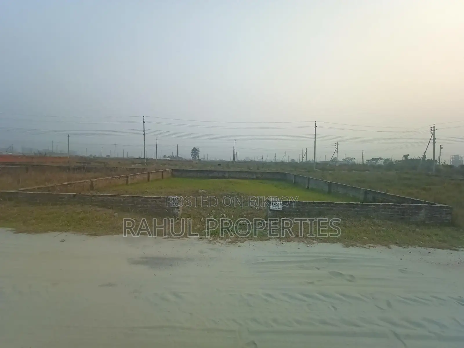 P Block- South Face Land Sale In Bashundhara R/A in Basundhara