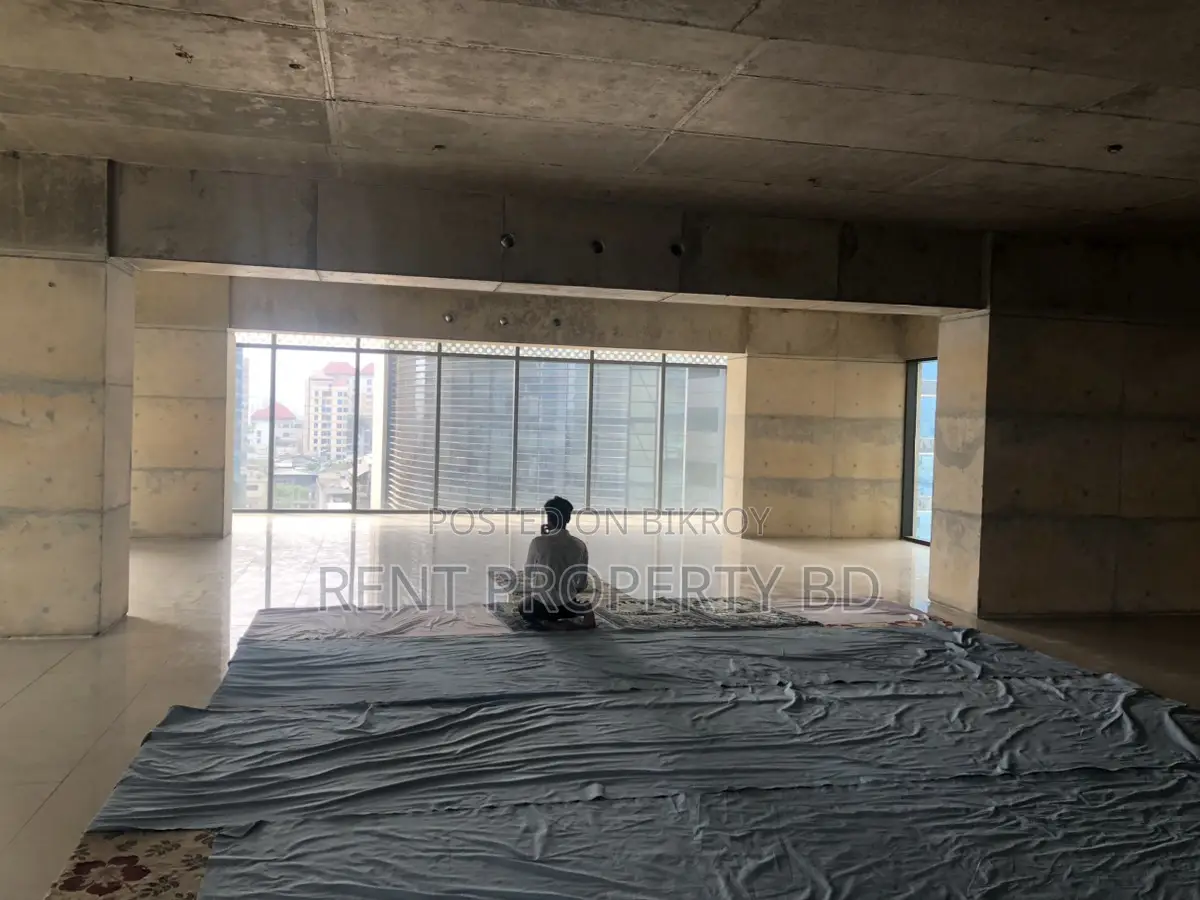Gulshan Avenue Commercial Space Rent IN in Gulshan