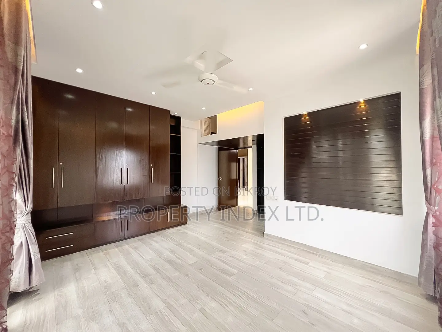2530 Sqft Luxury South & West Corner Apartment for Sale in Sector 7 in Basundhara