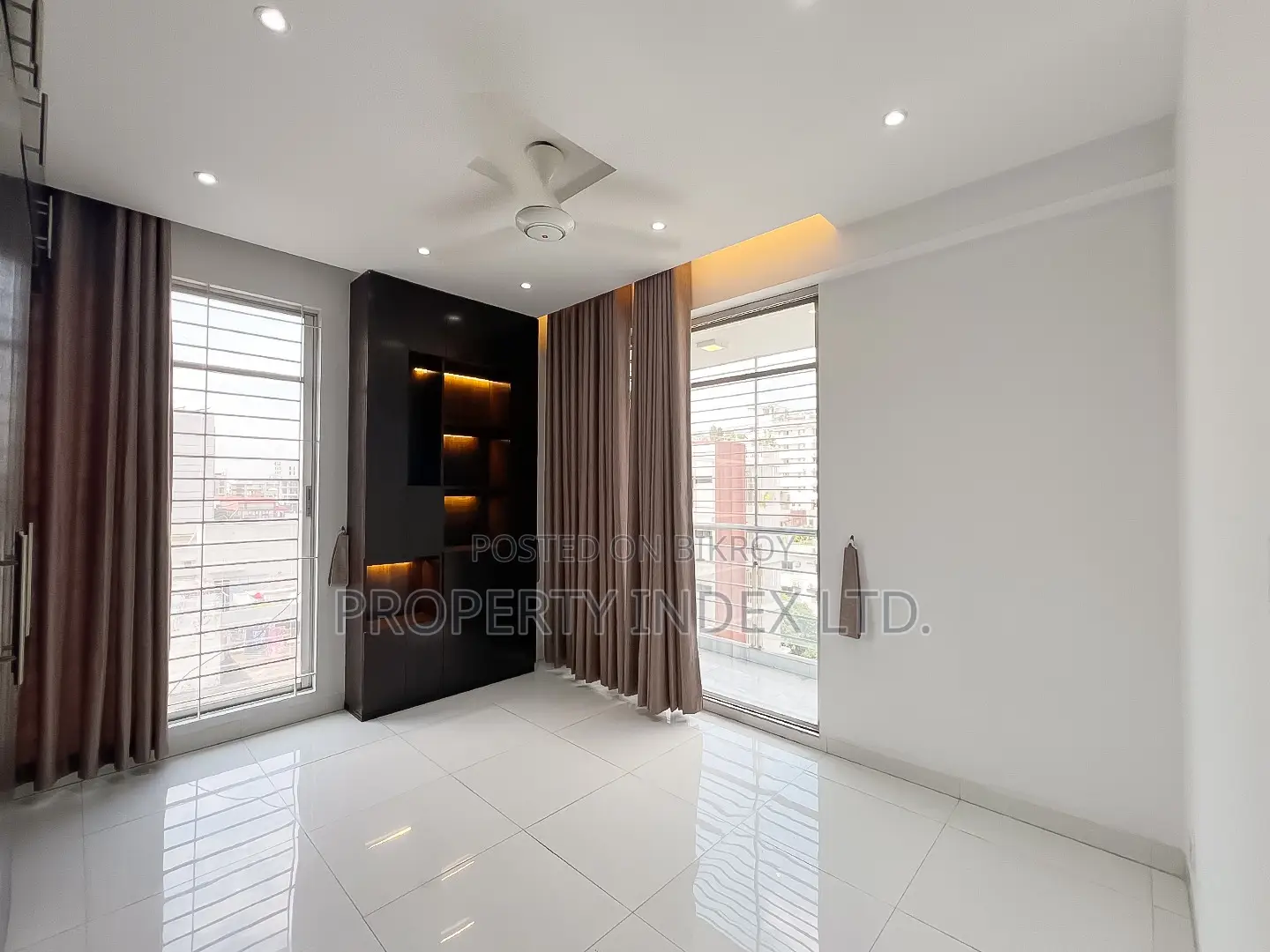 2530 Sqft Luxury South & West Corner Apartment for Sale in Sector 7 in Basundhara