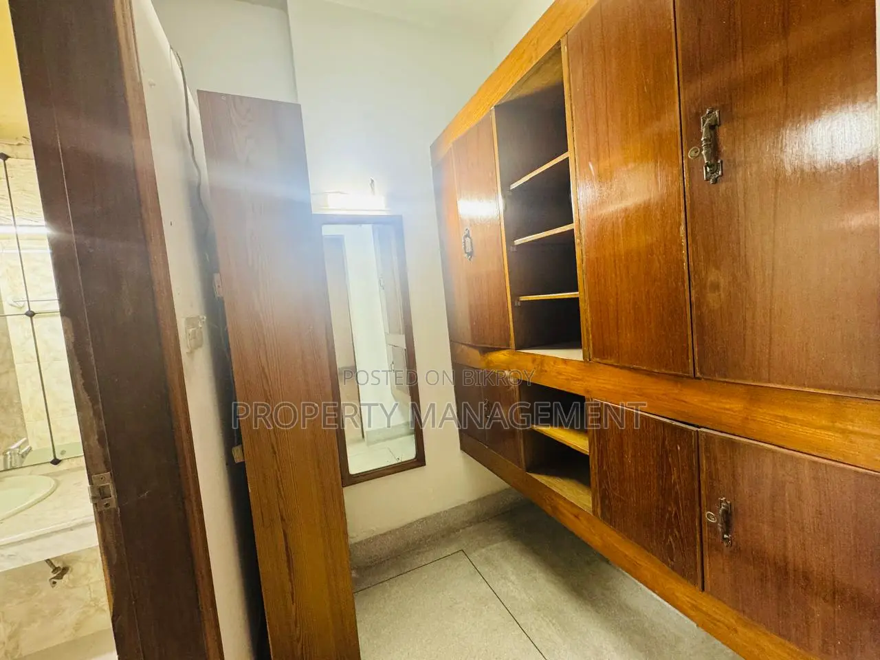 Office for rent 2500 sft nice apartment and good location in Gulshan