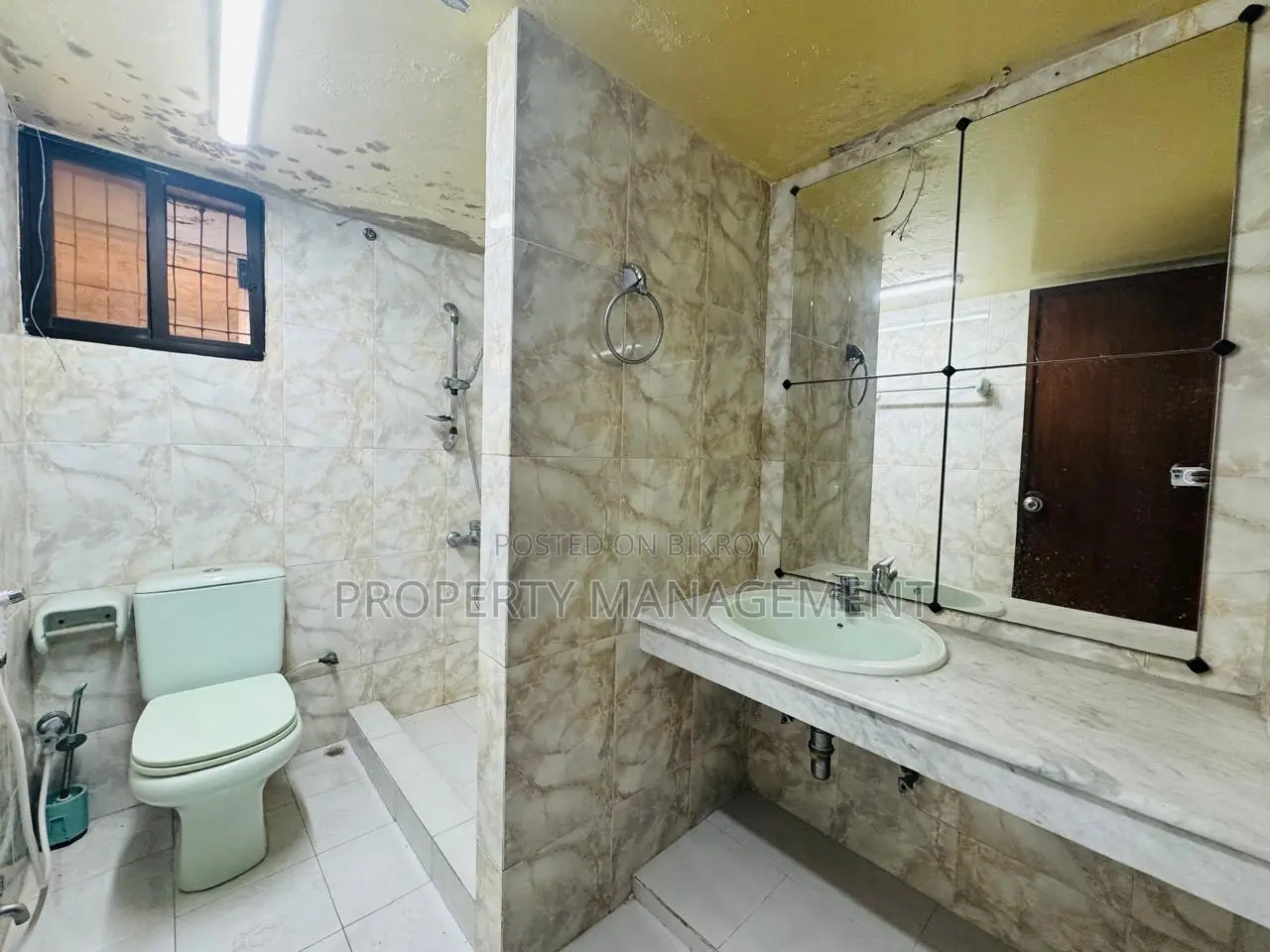 Office for rent 2500 sft nice apartment and good location in Gulshan