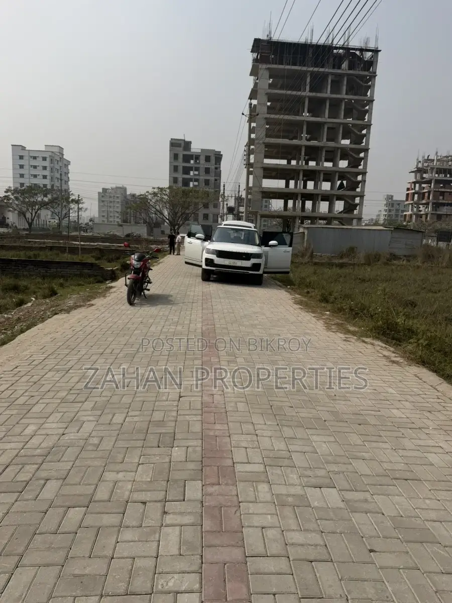 I BLOCK 05+05= 10 Katha Face Plot for sale in BASHUNDHURA in Basundhara