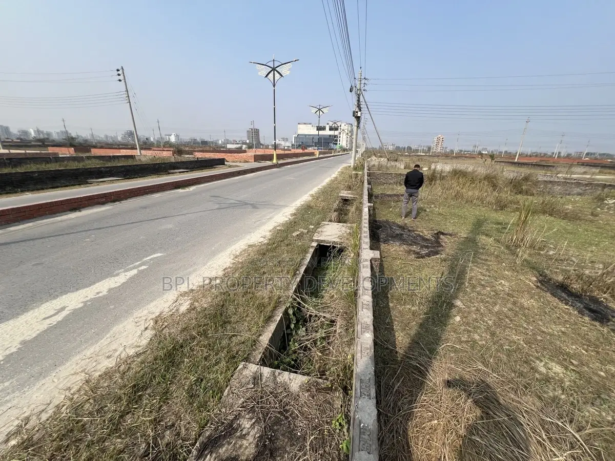 Front road 60 feet ‼️‼️ 5 katha ‼️‼️south face plot in Basundhara
